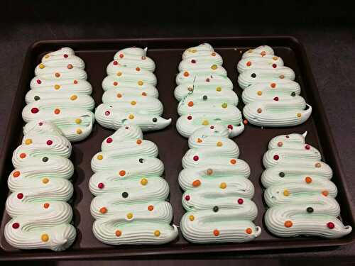 Meringue en forme de sapin de Noël