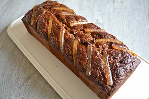 Banana bread au gingembre, citron et cerises confites, abricots secs