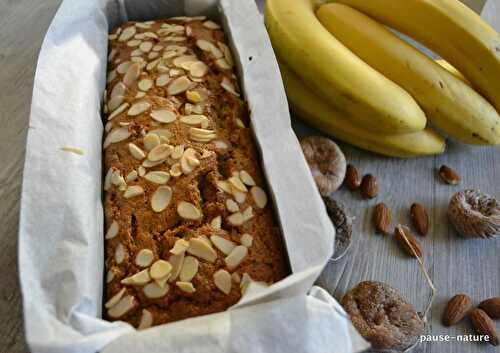 Banane cake amandes-raisins secs et figues sèches