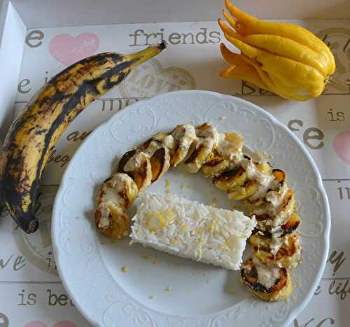Banane plantain à la crème et main de bouddha