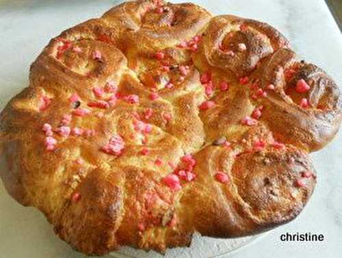 Brioche crème d'amandes-pralines roses