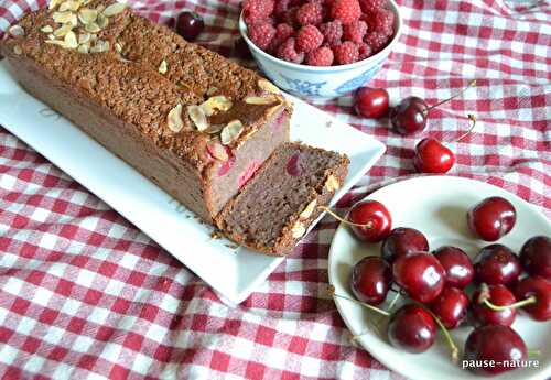 Cake cerises, framboises et amandes