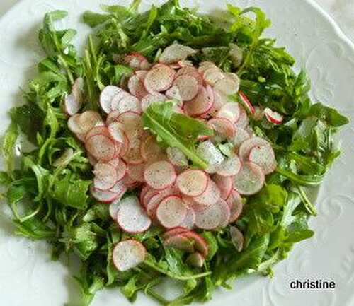 Carpaccio de radis sur lit de roquette