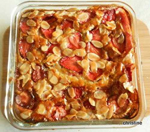 Clafoutis rhubarbe-fraises-amandes