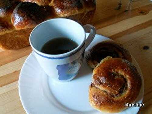 Escargots briochés beurre de cacahuète-gelée de groseilles