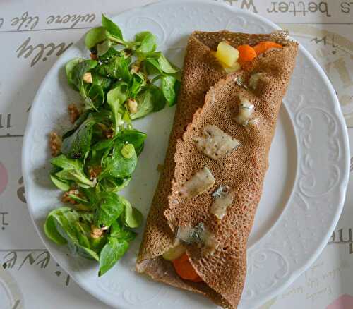 Galette de sarrasin garnie aux carottes, pomme de terre et  bleu de vache des Alpes