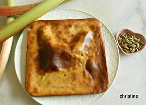 Gâteau à la rhubarbe et cardamome