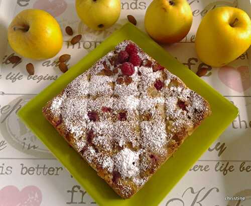 Gâteau pommes-amandes-framboises