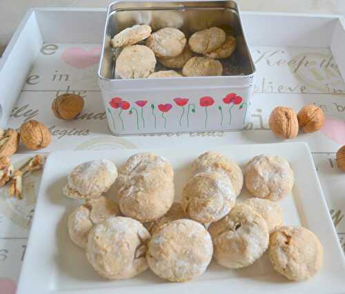 Gâteaux au noix et aux blancs d'oeuf