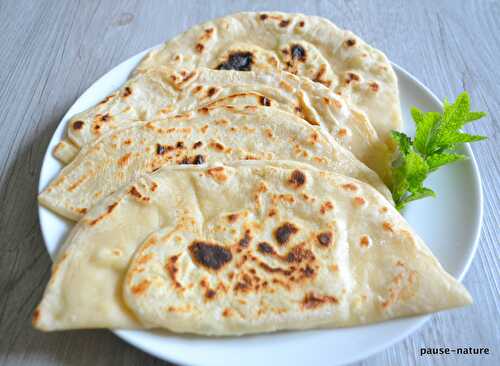 Gözleme à la feta, persil et menthe (crêpes turques)