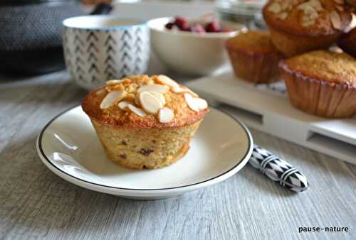 Muffins à la banane, amandes, flocons d'avoine, cranberries-raisins secs