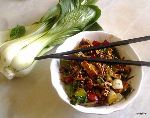 Nouilles soba au bok choy et tofu fumé