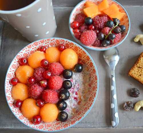 Petit déjeuner melon-fruits rouges