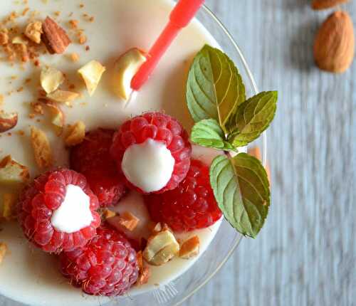 Petites crèmes biscuitées aux framboises et amandes