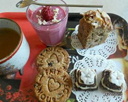 Petits gâteaux au sarrasin, cranberries et raisins secs pour thé gourmand