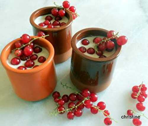 Petits pots de crème aux groseilles