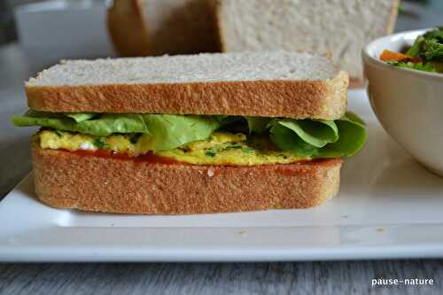 Sandwich à l'omelette comté et ciboulette