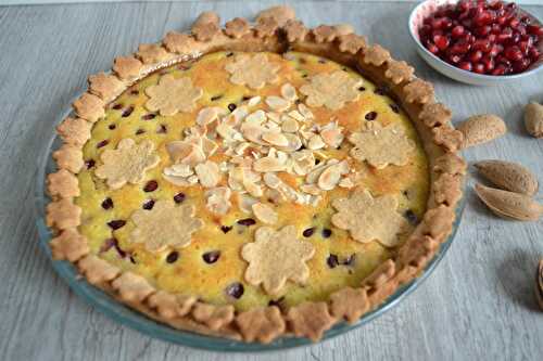 Tarte amandes-grenade décorée