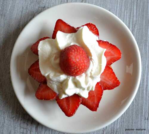 Tartelettes aux fraises et à la chantilly au chocolat blanc