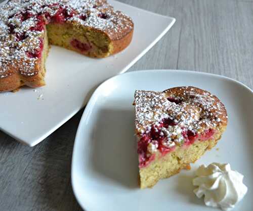 Gâteau aux framboises, chocolat blanc et pistaches