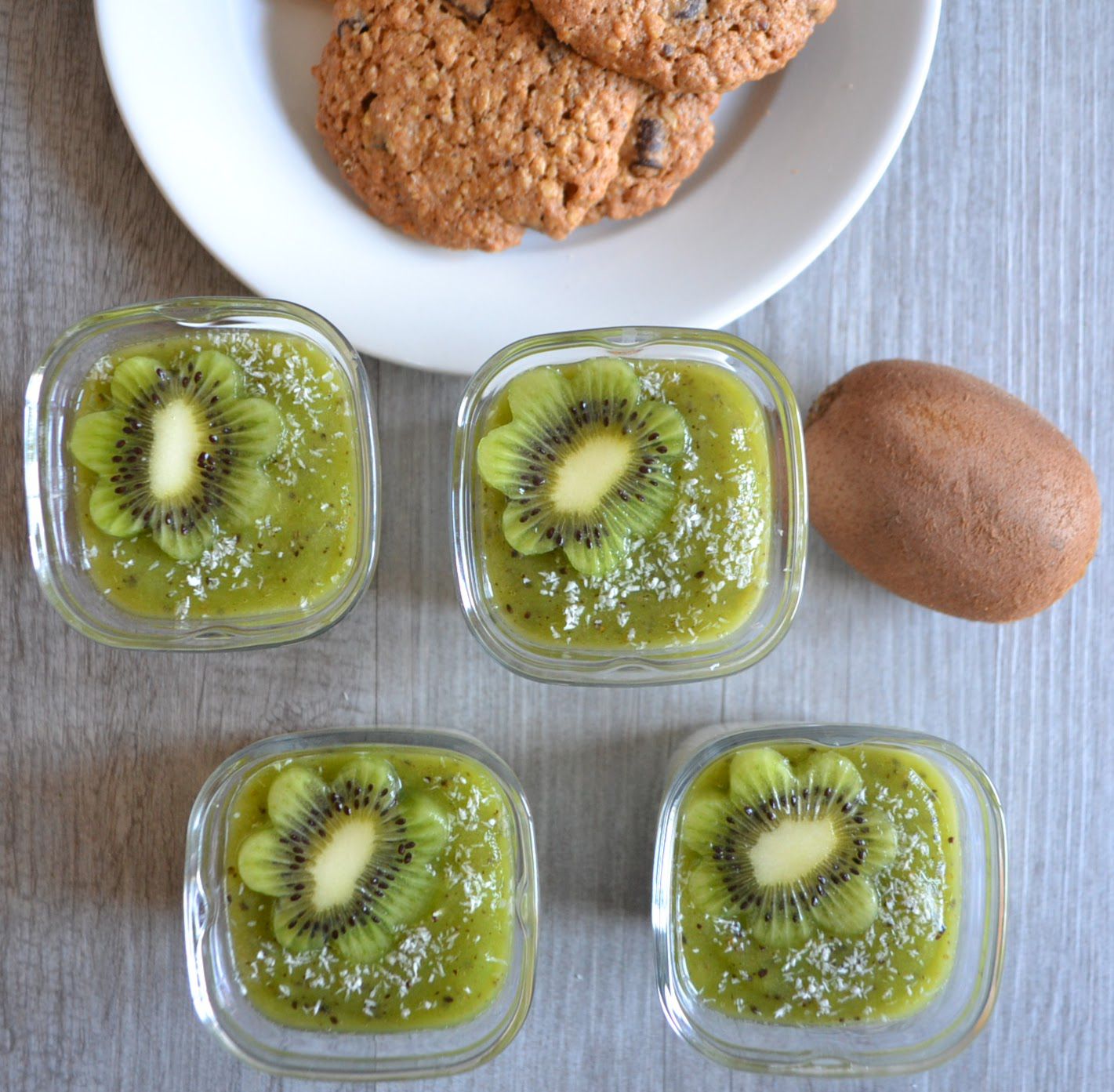 Panna cotta coco-vanille au coulis de kiwis