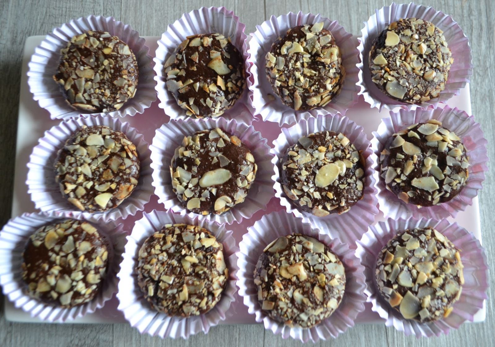 Mini-fondants au chocolat, amandes et fève tonka