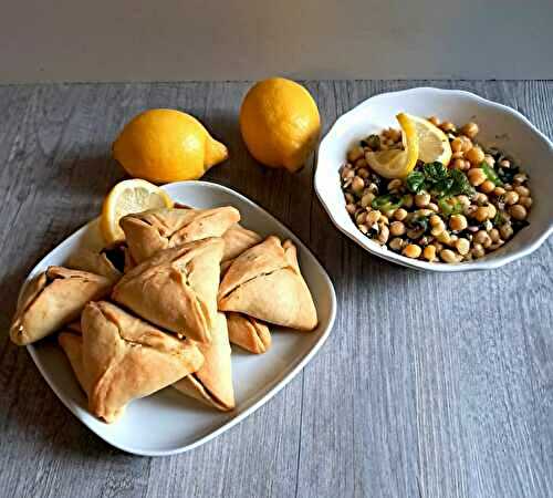 Fatayers et salade de pois chiche libanaise