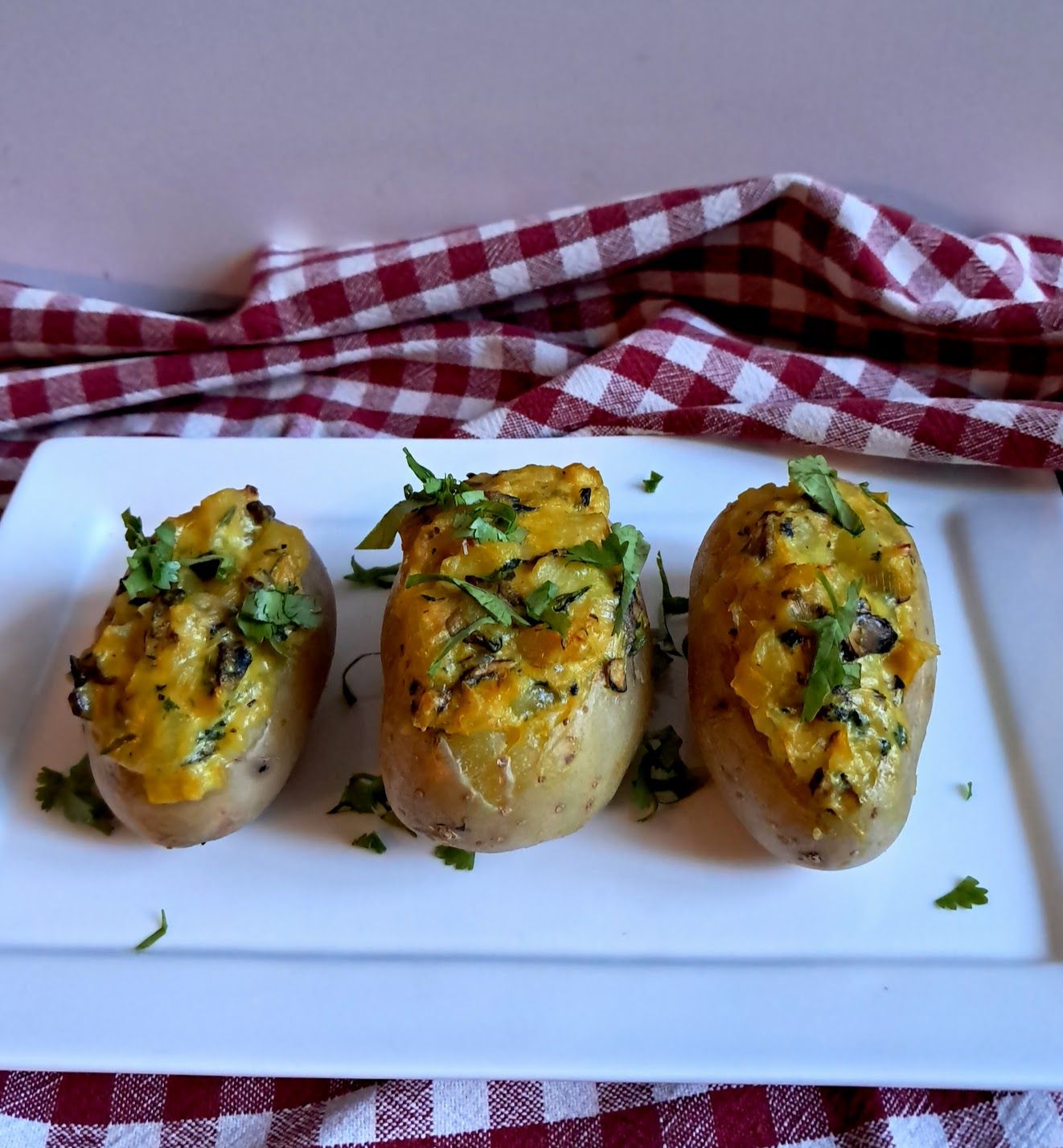 Pommes de terre farcies aux poireaux et champignons