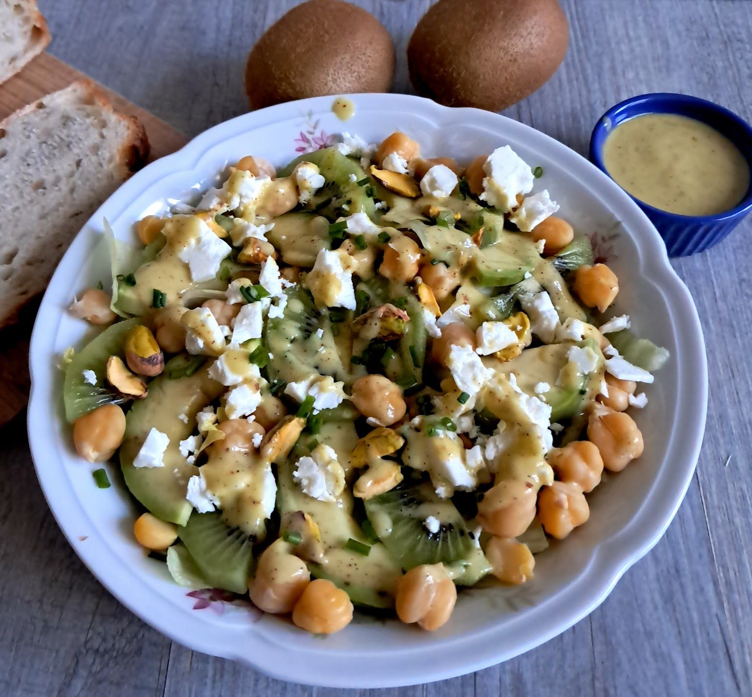 Salade aux kiwi, avocat et pois chiche