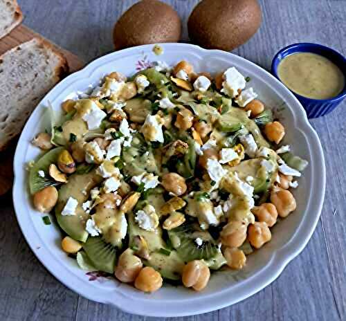 Salade aux kiwi, avocat et pois chiche
