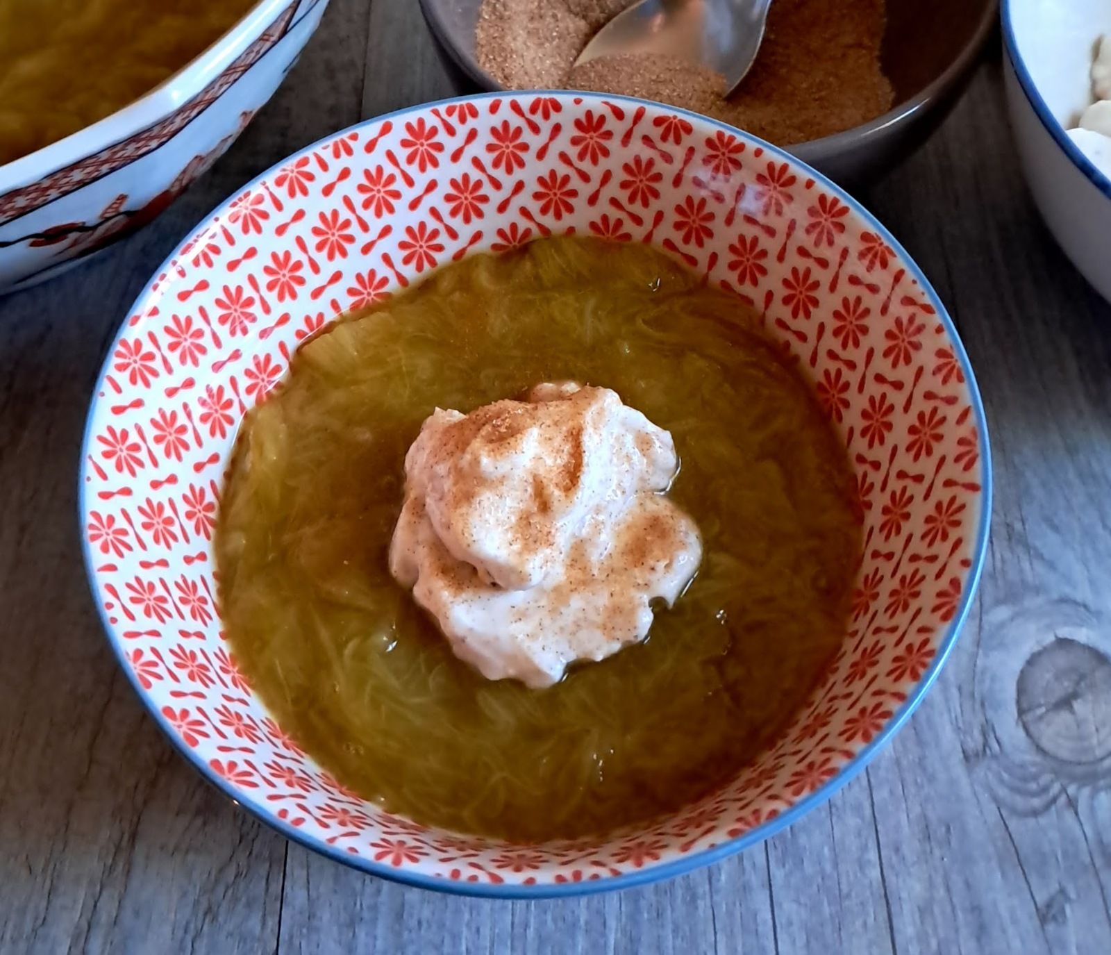 Rhubarbe au miel et au yaourt