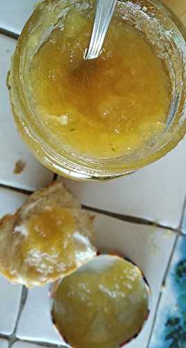 Confiture de pommes sur un lit de citron et au miel...