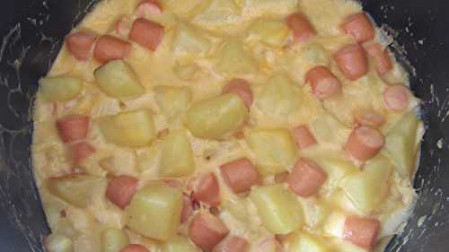 Pommes de terre et knackis sur sa sauce de cheddar au Cookeo