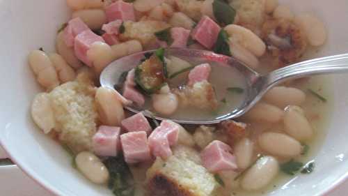 Soupe de haricots blancs, persillade et au dés de jambon