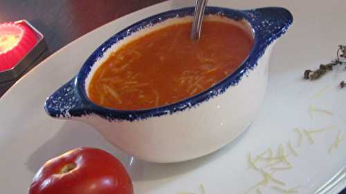 Une soupe de tomate aux vermicelles