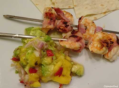 Brochettes de crevettes avec salsa de mangue