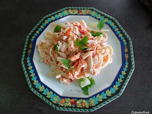 Salade de tagliatelles au crabe, surimi et ananas