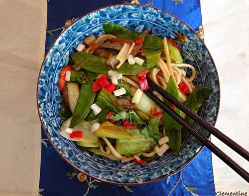 Wok de pak choï et pâtes udon 