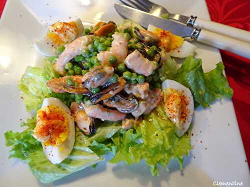 Salade de moules et crevettes à la mayonnaise rose