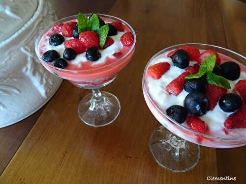 Fromage blanc aux fruits rouges et meringues                                               