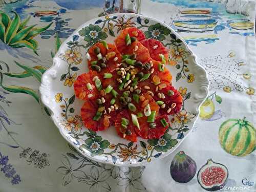 Salade d'oranges Tarocco aux câpres et cébettes