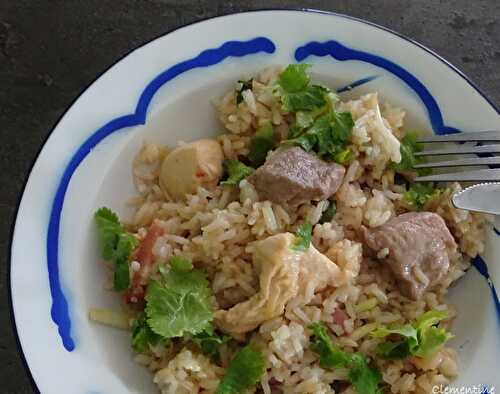 Riz frit à la coriandre et au basilic