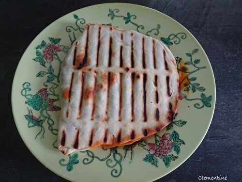 Gözleme farci avec de la 'nduja et du fromage de Donna Hay