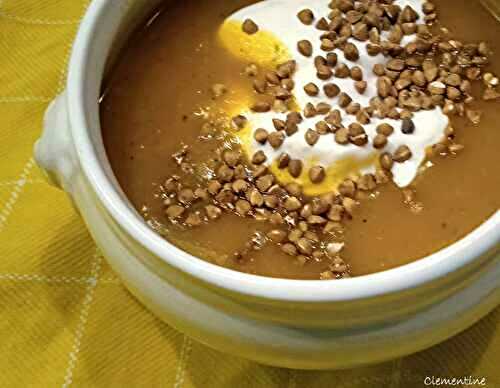 Soupe de potimarron, mousse de chèvre frais, grains de sarrasin toastés (kasha)