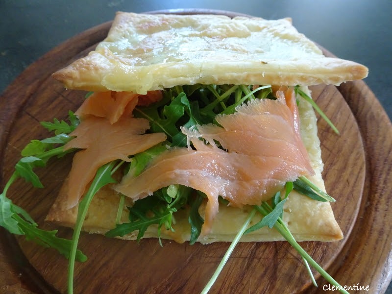 Millefeuille de Taleggio, saumon fumé et roquette