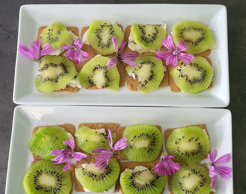 Gâteaux aux amandes, gorgonzola et kiwi