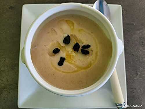 Velouté de topinambours à l'huile de truffe et parmesan