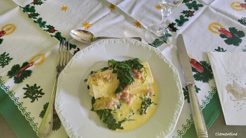 Cannelloni au saumon, crevettes, épinards et sauce au safran