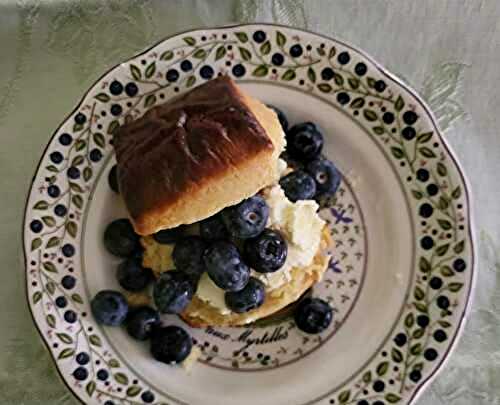 Scones aux myrtilles et clotted cream