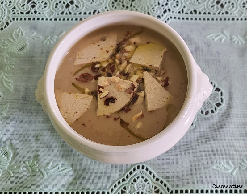 Velouté de châtaignes, pois chiches et foie gras